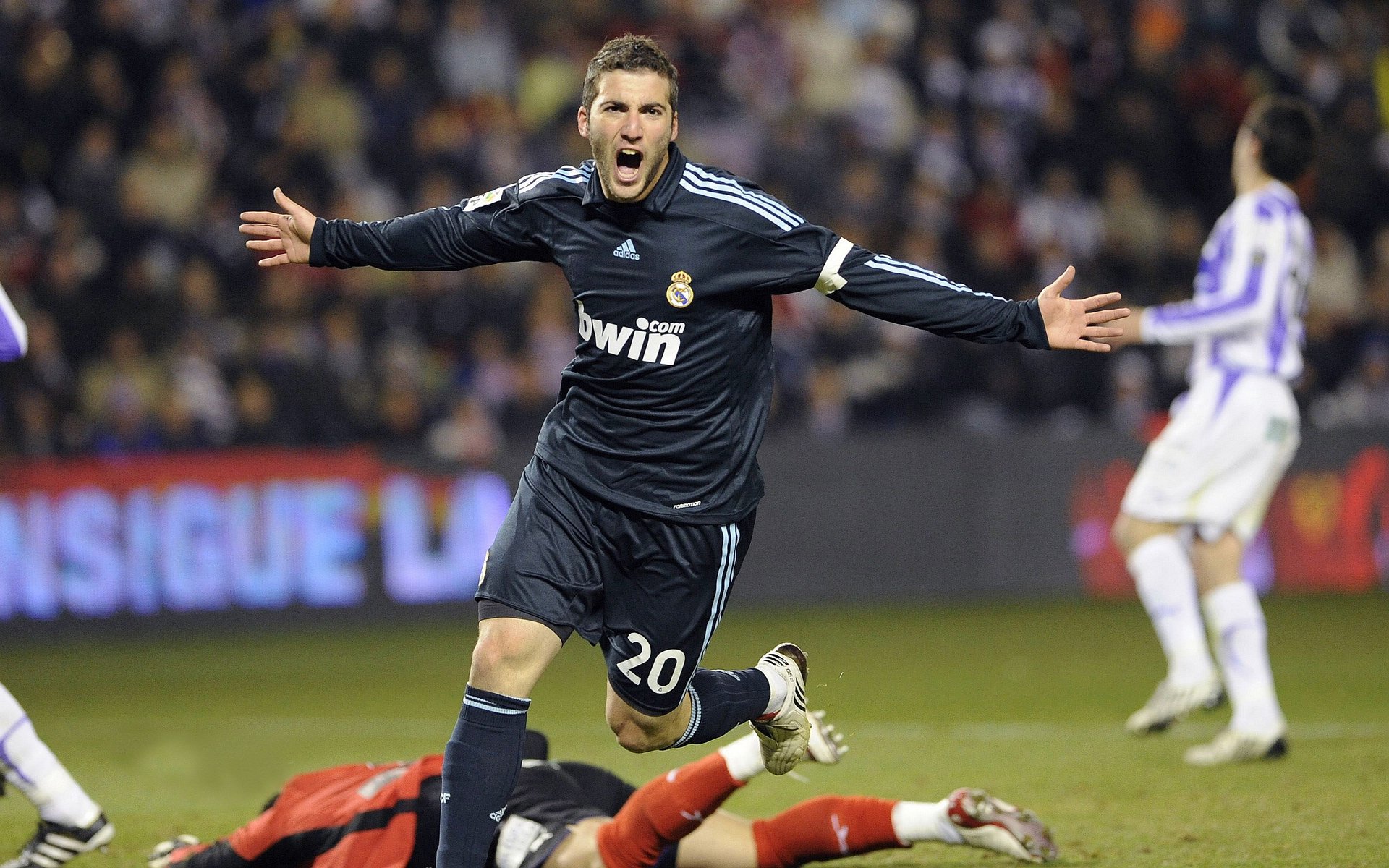 FaZe选手客串LCS解说引热议，fazeclan战队是哪国的