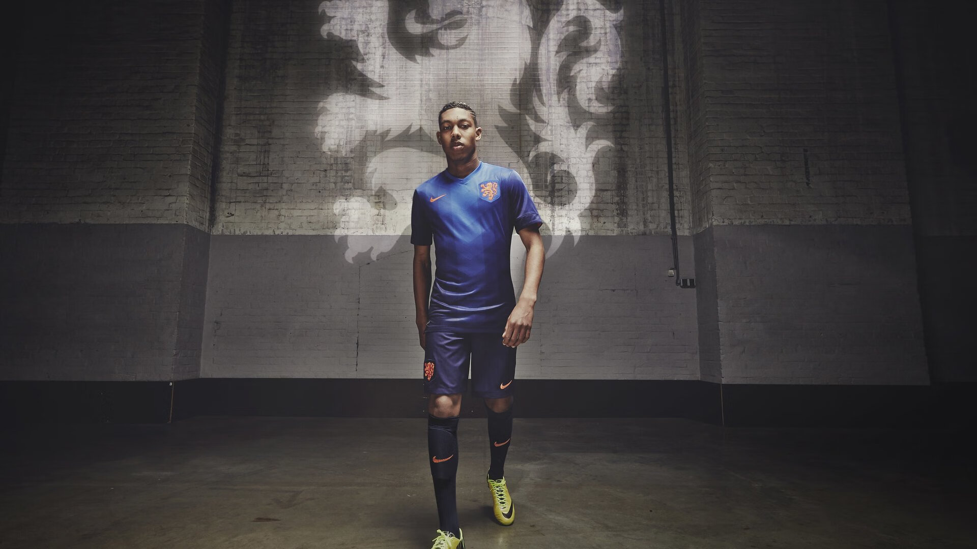 《电竞产业链中的“隐形冠军”：品牌与内容生产者》，电竞行业产品分析